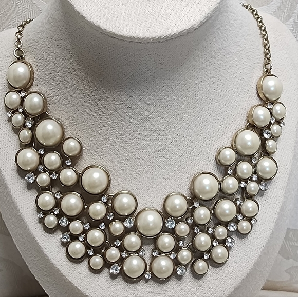 sugarfix Jewelry - SUGARFIX Luxurious Pearl and Crystal Necklace